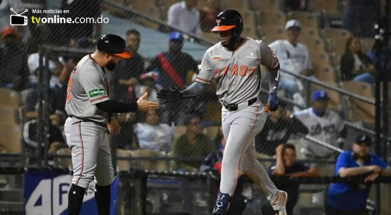 Bryan De la Cruz conecta Grand Slam y guía triunfo de los Toros del Este sobre el Licey